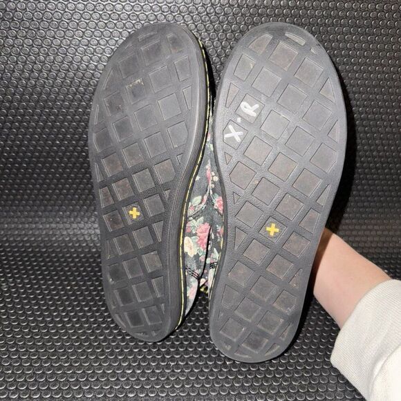 Doc Martens HACKNEY Canvas Black Vintage Roses Lace-Up Shoes Boots Womens Size 6 - Picture 7 of 8
